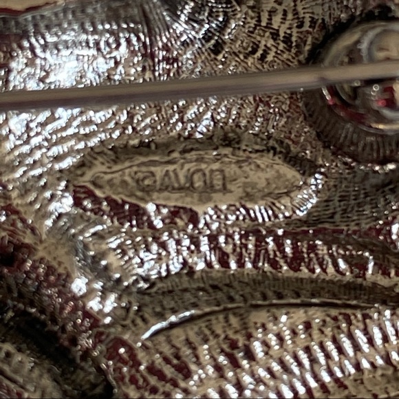 Vintage Avon Cat on a Cushion with Tassels Brooch - Picture 6 of 6